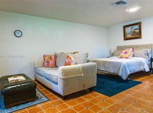 271 NE 154th St #1, Miami, FL 33162