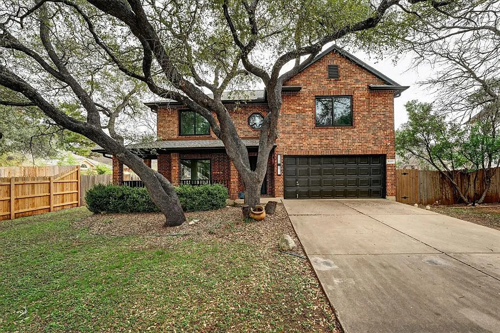 4 bed, 2.5 bath, 2238 sqft, $3,300 — Photo 2