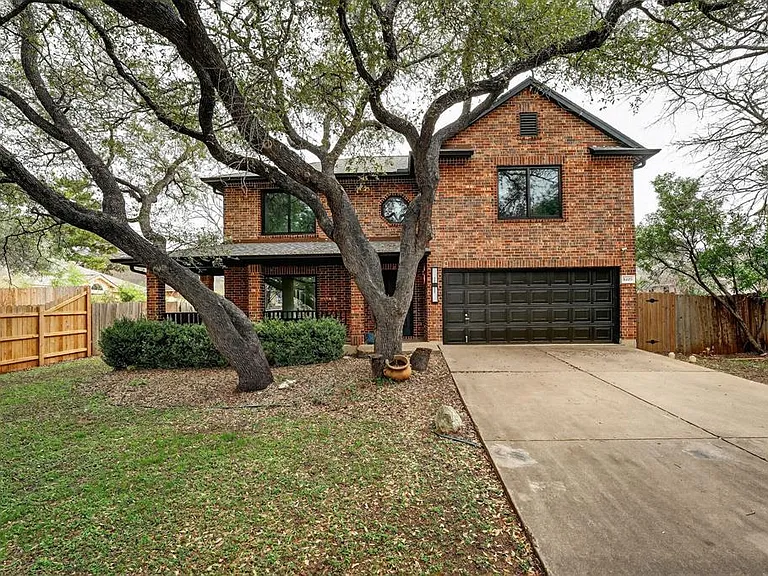8409 Nairn Dr — Photo 2