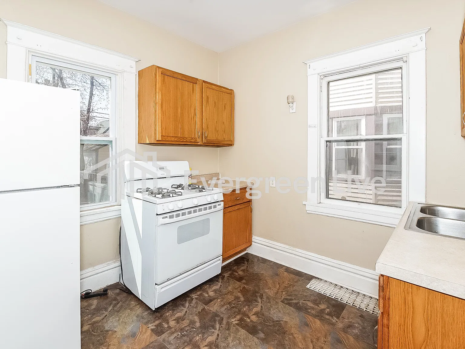 3 bed, 1.0 bath, 1484 sqft, $2,045 — Photo 3