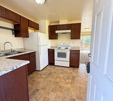 2nd image of 2860 Hemlock St APT B