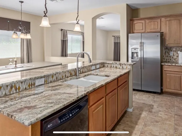 386 W Lyle Ave — Photo 7