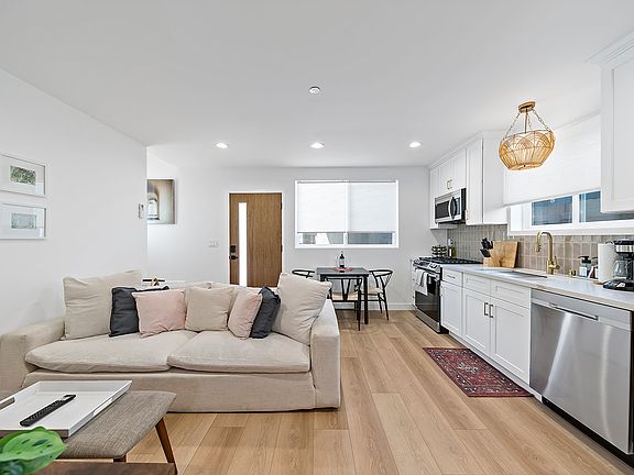 5th image of 4366 Toland Way