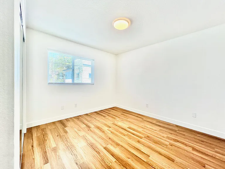 268 Ebony Ave — Photo 13