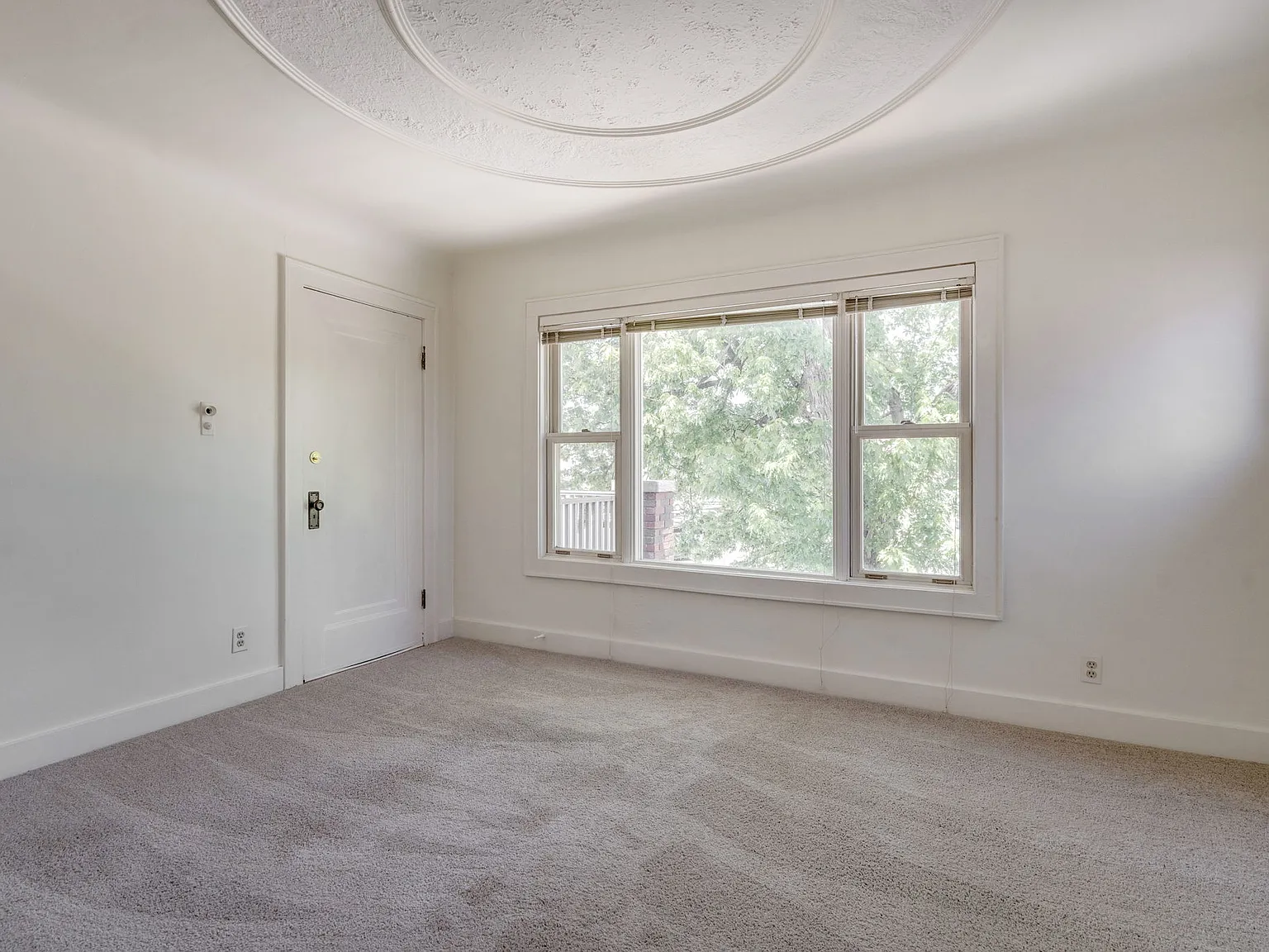 2 bed, 900 sqft, $1,900 — Photo 4