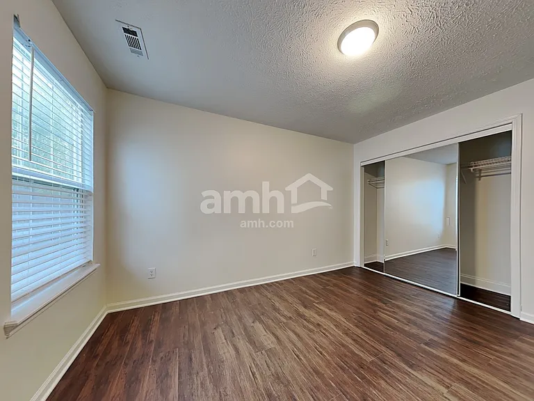 1070 Halifax Ln — Photo 19