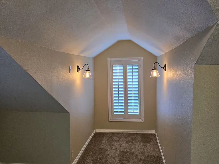 715 S Barnett Ave — Photo 16