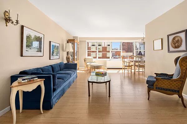 1st image of 370 E 76th St APT B901
