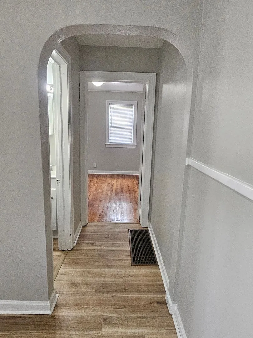 2710 E 10th Street — Photo 3