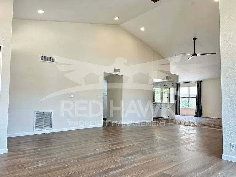3839 E Cherokee St — Photo 5