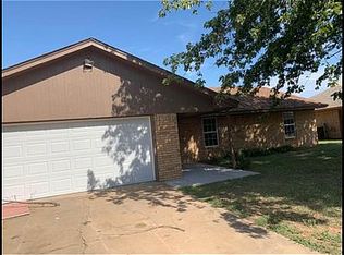 910 Village Dr, Altus, OK 73521