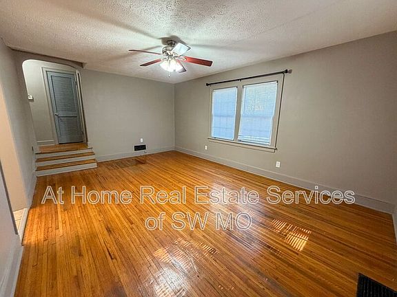 5th image of 1041 W Portland St