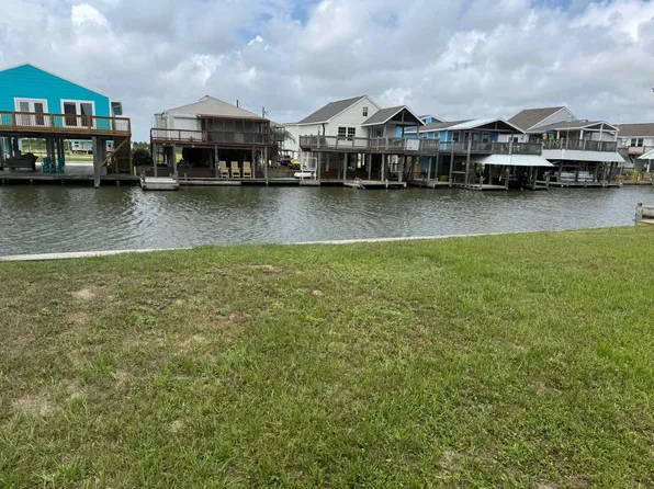 1193 Bay St, Crystal Beach, TX 77650