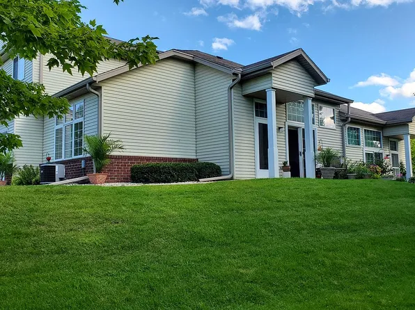 2408 Fox River Pkwy, Waukesha, WI 53189