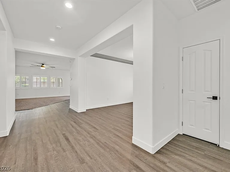 913 Hickory Park St — Photo 4