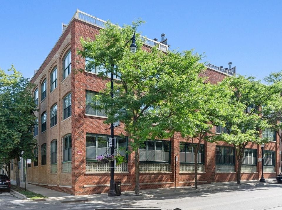 1st image of 3201 N Ravenswood Ave APT 306