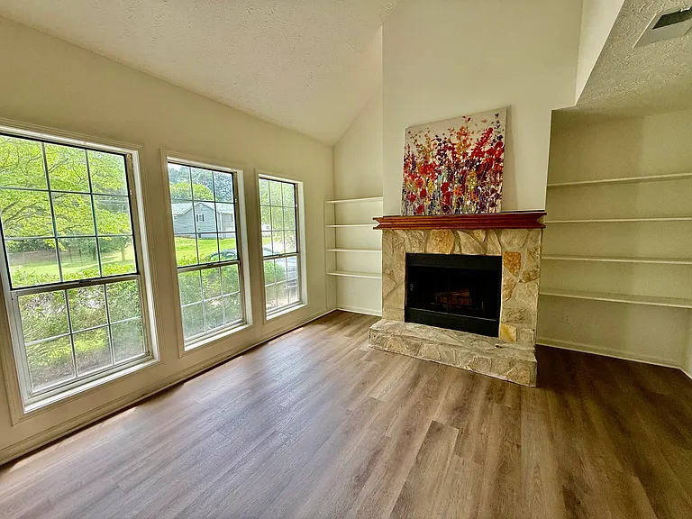 5012 Evelyn Way — Photo 2