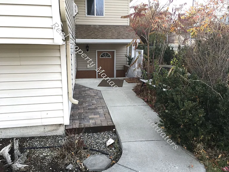 1311 Peosta Ave — Photo 1