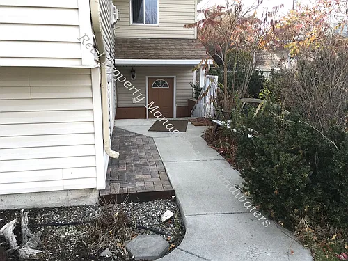 1311 Peosta Ave Photo 1