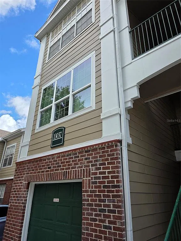 2 bed, 2.0 bath, 1007 sqft, $1,800 — Photo 3