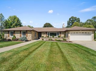 N87W15786 Belleview Blvd, Menomonee Falls, WI 53051
