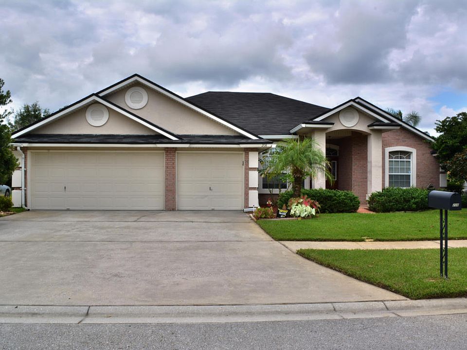 1st image of 208 Carolina Jasmine Ln