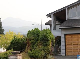 302 W 11th St, Port Angeles, WA