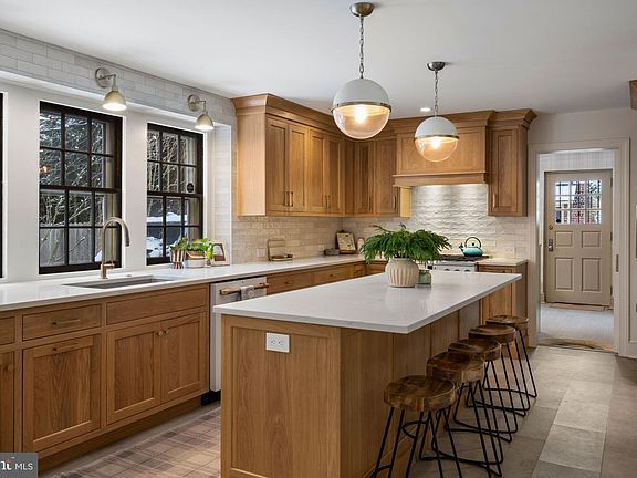 5th image of 30 Summit St