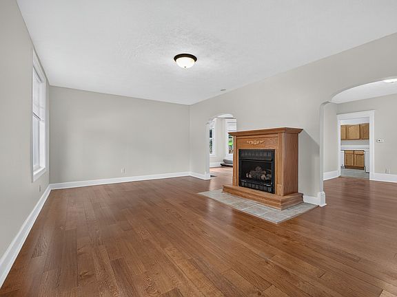 2nd image of 605 S Lee St