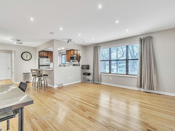 2nd image of 25987 Woodward Ave APT 206
