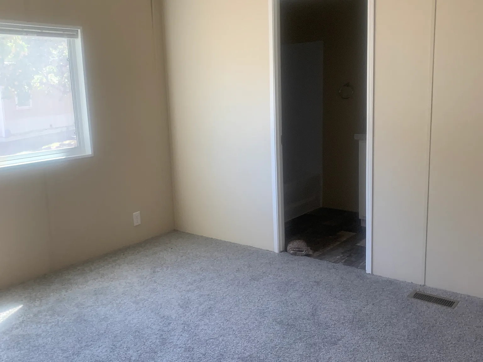 3 bed, 900 sqft, $1,295 — Photo 3