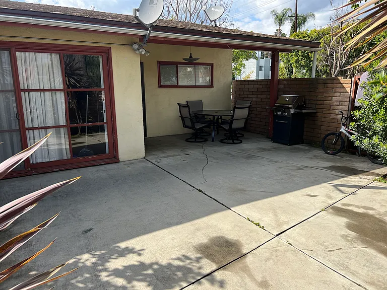 13830 Burbank Blvd #A — Photo 23