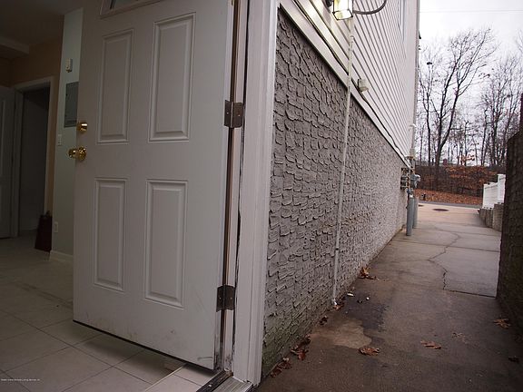 2nd image of 216 Sneden Ave #B