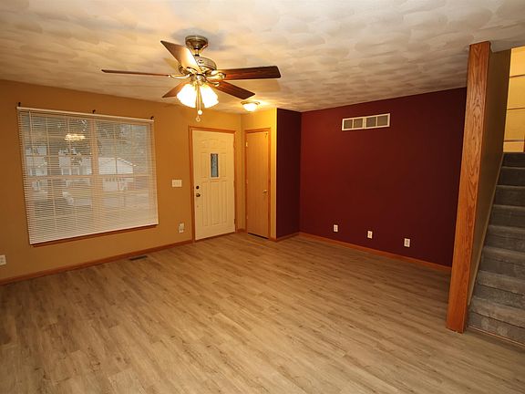 5th image of 729 E Hines Ave