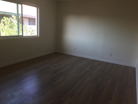 Upstairs 2nd bedroom