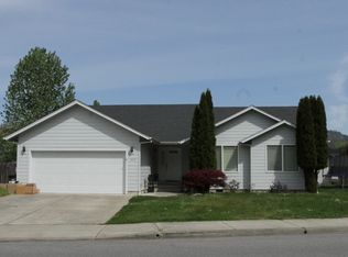 2452 SE Waldon Ave, Roseburg, OR