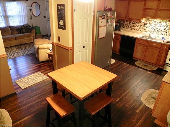 5th image of 268 Trumbull Dr