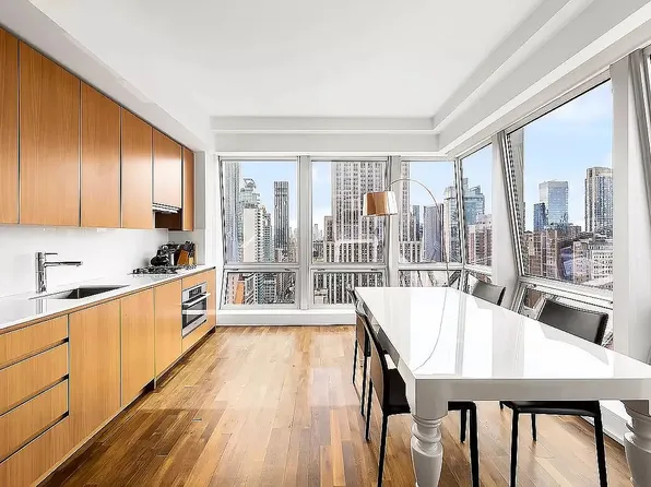 400 5th Ave APT 31H, New York, NY 10018
