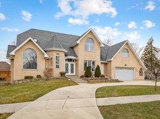 36 E Nerge Rd, Roselle, IL 60172