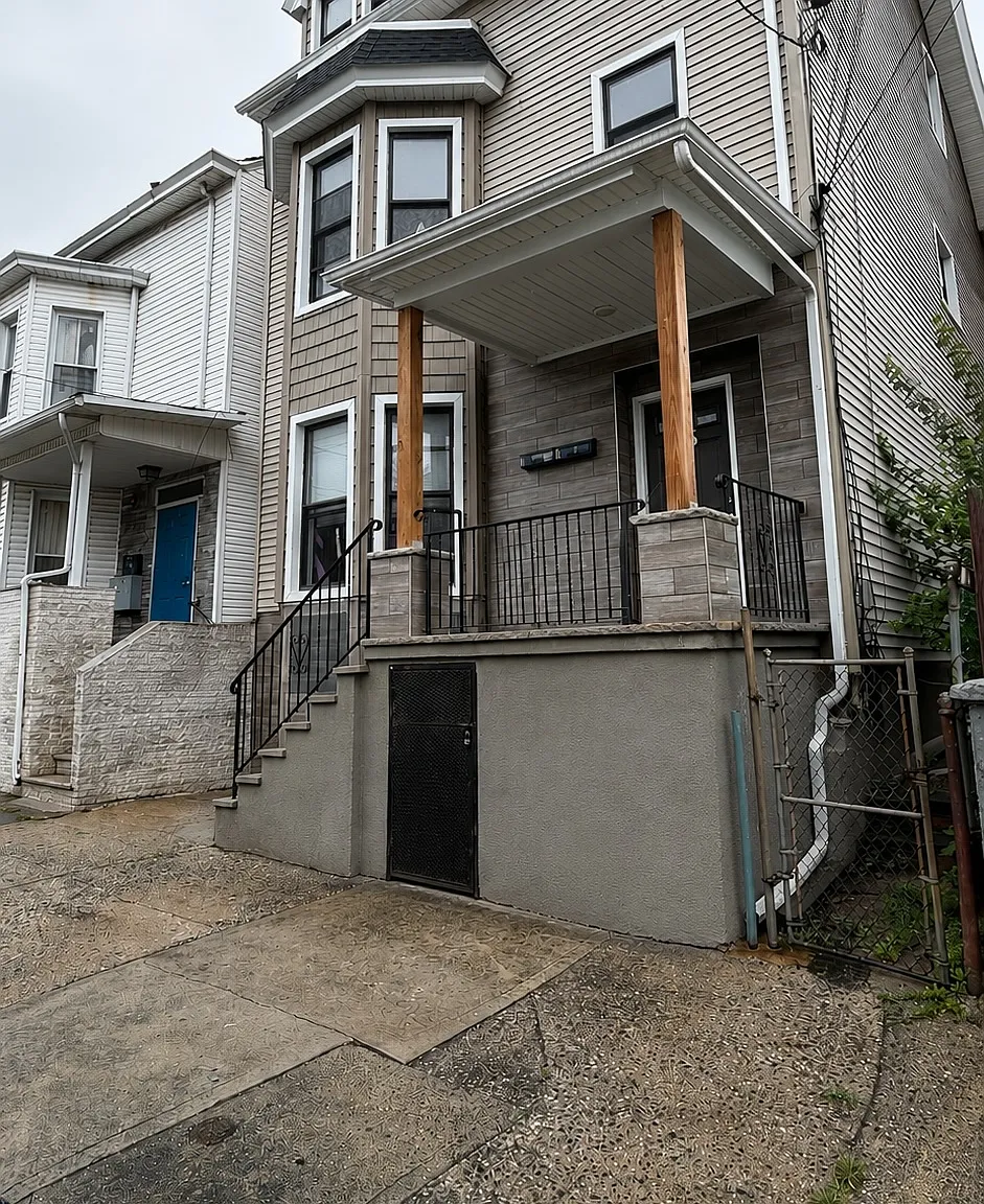 3 bed, $2,200 — Photo 2