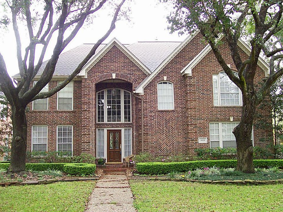 1st image of 1923 Hickory Chase Dr