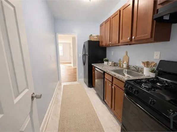 444 Mellon St SE APT 4, Washington, DC 20032