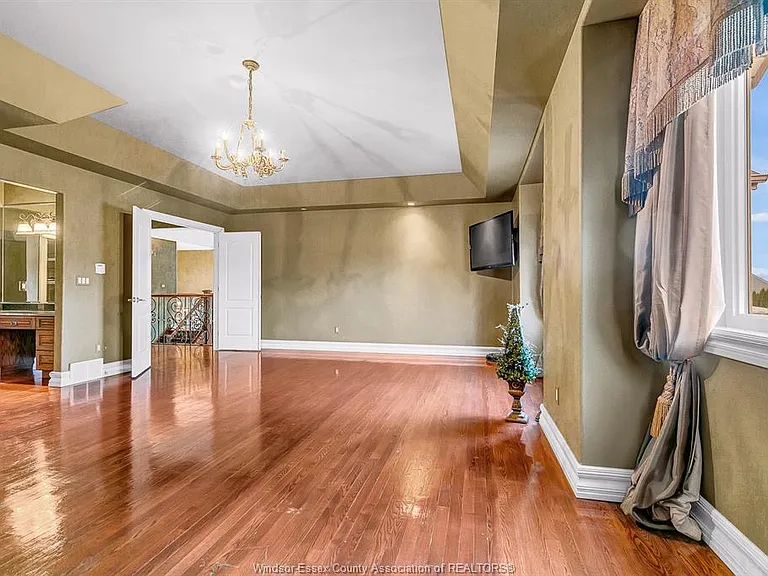 1585 Stoneybrook Cres — Photo 17