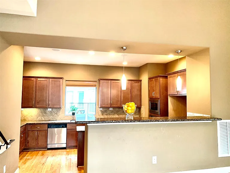 5231 Lillian St — Photo 10