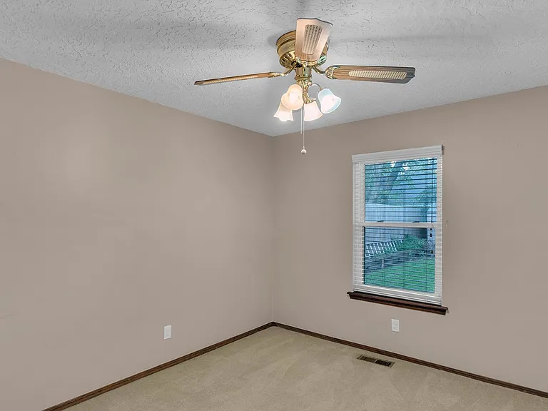 2321 W Louisville St — Photo 15