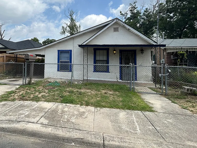 239 Hawthorne — Photo 1