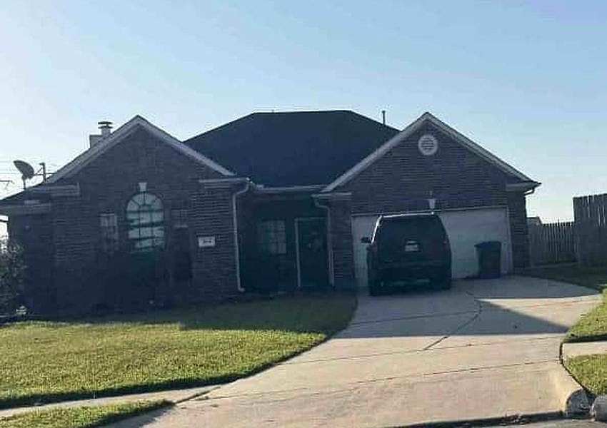 1st image of 1858 Redwood Ln