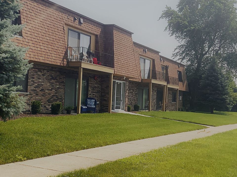 1st image of 800 E 191st Pl APT 411