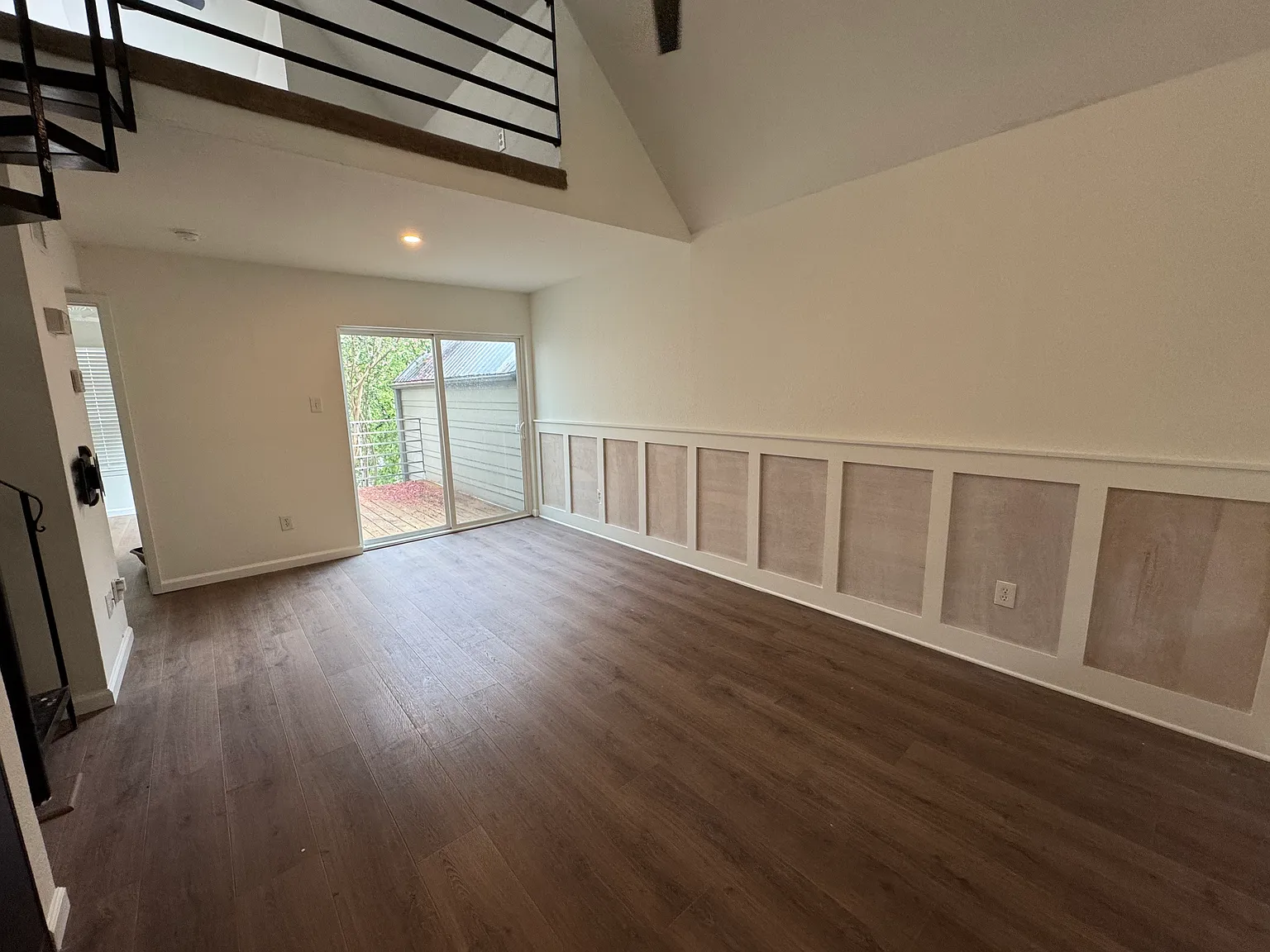 1514 Parker Ln — Photo 4