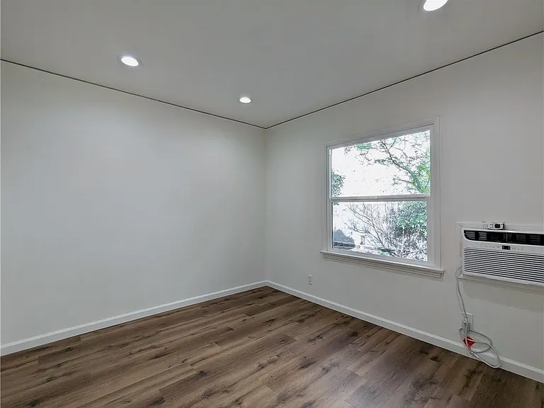 10931 Whipple St — Photo 16